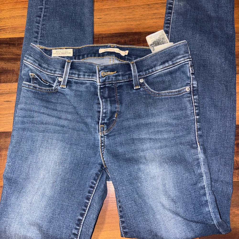 Levi's Women's Skinny Jeans in Blue Stretch Denim